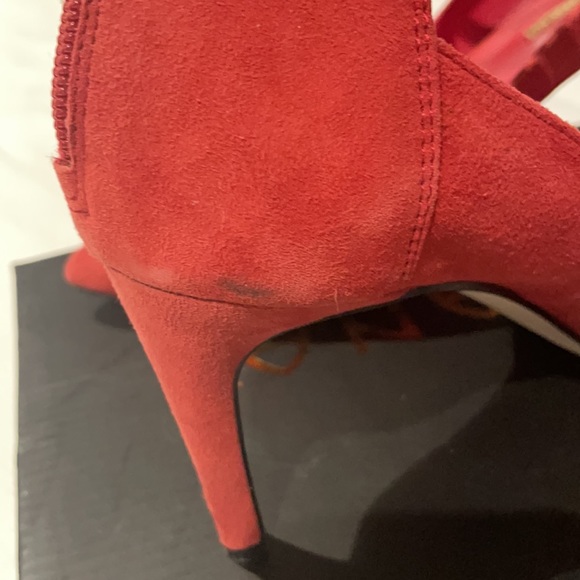 BCBGENERATION Red strap ankle felt high heels 8M. - Picture 6 of 9